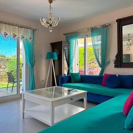 Evalacati-Villa Palma-Netflix Joy