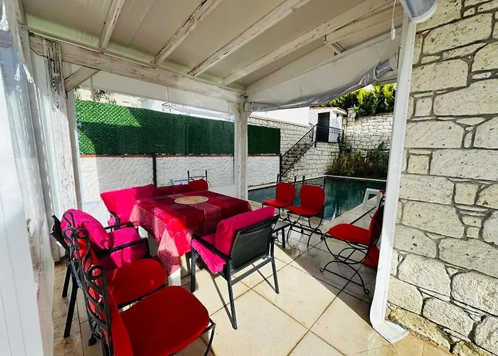 Evalacati-Villa Palma-Netflix Joy *