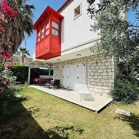 Evalacati-Villa Palma-Netflix Joy *