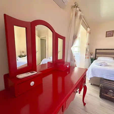 Evalacati-Villa Palma-Netflix Joy *