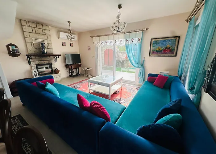 Evalacati-Villa Palma-Netflix Joy